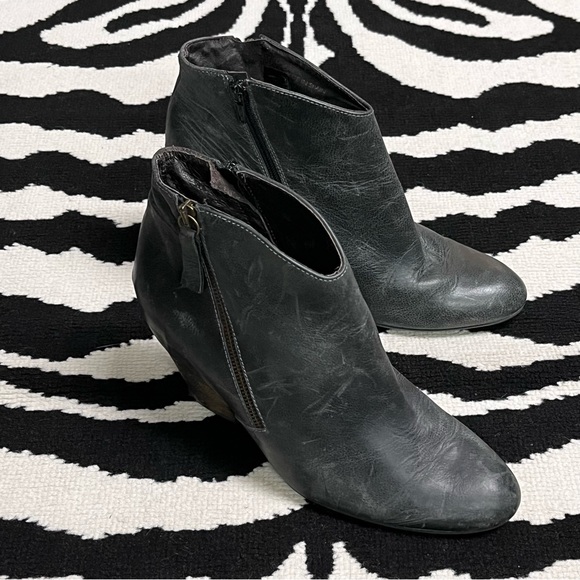 Miz Mooz Barcelona Capulet Leather Zipper Heeled Booties Gray Size 10/41 - Picture 2 of 10